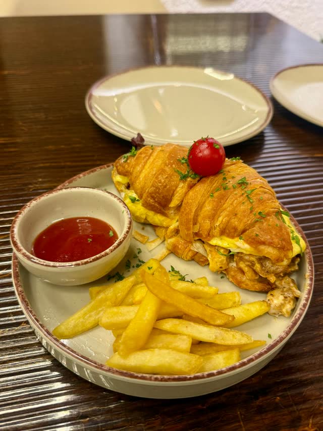 Sandwich with fries